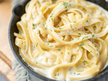 Faço esse molho branco para macarrão todo Dia dos Namorados e é sucesso todas as vezes: fácil e rápido, conquiste seu amor com essa receita!