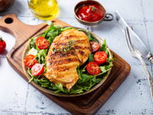 Descobri que frango não é só proteína e talvez você não saiba o que está consumindo junto