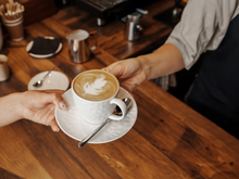 4 cafeterias em Curitiba para quem ama ambientes charmosos, cafés artesanais e boas sobremesas