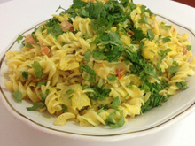 Macarrão com bacalhau mediterrâneo