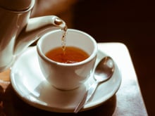 Por que escolher chá em vez de café: "O chá ajuda a manter a energia de forma mais estável, sem picos ou quedas bruscas."
