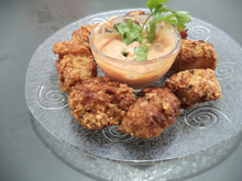 Iscas de frango empanadas com amendoim