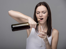 Como conservar o vinho depois de aberto sem perder o aroma (com dicas de sommelière!)