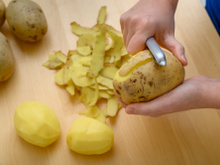 É saudável comer batata com casca? Veja os benefícios e os cuidados necessários antes do consumo