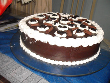 Bolo de chocolate com ameixas