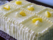 Bolo de abacaxi com doce de leite é a receita que minha avó preparava em datas especiais