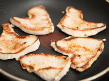 12 erros que você faz na hora de grelhar peito de frango que deixam seco e esturricado