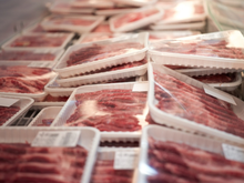 Cientistas criam película biodegradável que pode substituir o plástico nas embalagens de carne