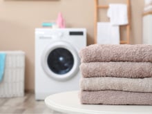 Por que lavamos a toalha se usamos no corpo limpo? O DeepSeek tem a resposta