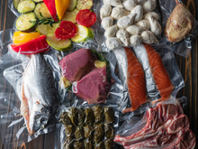 Truque simples para congelar alimentos a vácuo vai deixar o seu congelador parecendo muito maior!