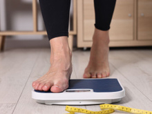 Os 5 piores horários para subir na balança se você quer acompanhar o peso de verdade