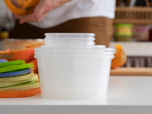 Especialistas em segurança alimentar alertam que devemos jogar fora tupperwares e recipientes com essas marcações