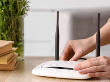 Sempre desligo o Wi-Fi quando saio de casa desde que um técnico da NET me deu a dica. Gostaria que tivessem me falado sobre esse hábito antes