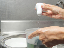 Sal no detergente: um truque genial que resolverá seu maior problema na cozinha