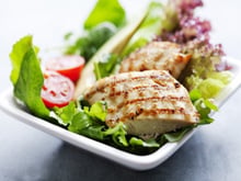 Salada de frango marinado no óleo de café e tangerina