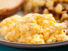 Ovos mexidos no forno: receita fácil e deliciosa para preparar a qualquer hora do dia