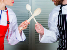 MasterChef Brasil: prova em dupla faz dois rivais cozinharem juntos