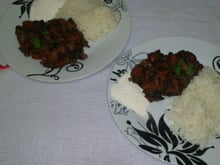 Feijão frito com salsicha