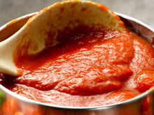 Cozinheiros concordam sobre o molho de tomate: "Para ficar perfeito, não adicione açúcar, use um pouco de bicarbonato de sódio em vez disso."