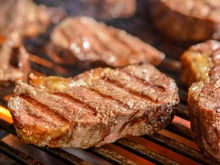 Quando não posso comprar picanha ou contrafilé, essa é a carne que uso no churrasco: suculenta, macia e fácil de preparar