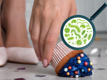 A regra dos 5 segundos é real? O que a ciência diz sobre pegar um ingrediente ou alguma comidinha que caiu no chão bem rápido pra não sujar