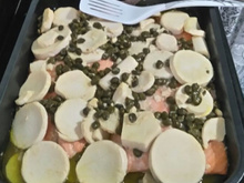 Salmão com alcaparras e palmito