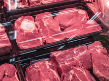 Carne de porco em bandejas no supermercado: Funcionários dizem sem rodeios "quais bandejas evitar".