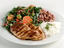 Descubra a ordem certa de comer os alimentos para emagrecer: estudo revela sequência estratégica