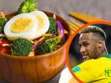 Até o Neymar vai se viciar nessa salada de brócolis com ovo muito gostosa e perfeita para colocar na marmita!