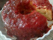 Bolo cremoso de queijo com goiabada