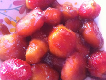 Inhame e morango caramelado