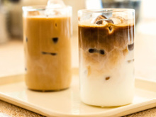 Como fazer café gelado do jeito certo para não ficar aguado: o segredo dos baristas está na ordem dos ingredientes