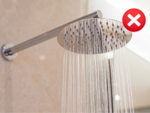 Adeus ao chuveiro tradicional: nova tendência nos banheiros reduz o consumo de água em até 50%