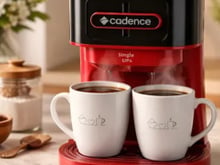 Cafeteira compacta prepara dois cafés de uma vez e está por menos de R$ 100