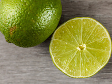 Benefícios de tomar limão de manhã: é isso que acontece com o seu corpo quando você ingere meia fruta por dia