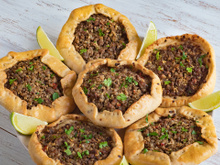 Esfiha caseira na airfryer: um lanche rápido, prático que fica pronto em minutos