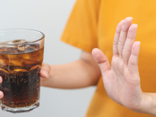 Novo estudo revela quais bebidas prejudicam o fígado mais do que as alcoólicas