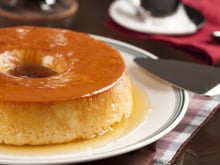 Por que precisa fazer o banho-maria no preparo do pudim de leite condensado? Eu nunca tinha pensado nisso!