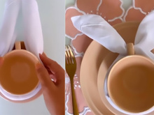 Faço todo ano no café da manhã da Páscoa: como dobrar o guardanapo em formato de orelhas de coelho, é muito fácil e um show de charme para a sua mesa