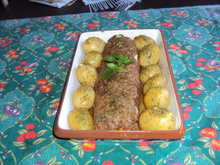 Rocambole de carne moída com batatas