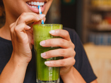 Aprenda a fazer um suco verde com proteína para ganhar massa muscular e ajudar nos treinos