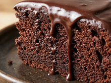 Esqueça todas as outras receitas: esse bolo de chocolate fofinho é o único que você vai querer comer pro resto da vida