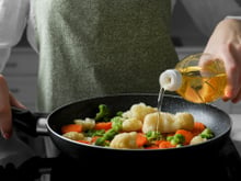 Ao contrário da crença popular, este óleo muito utilizado na culinária não é o ideal para a saúde