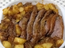Carne assada com batata criola da Memey