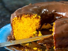 Faz diferença cozinhar a cenoura para fazer bolo de cenoura com brigadeiro? TudoGostoso revela o segredo para o doce perfeito!
