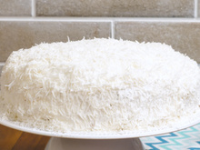 Bolo de coco com doce de leite