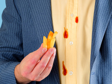 Poucos sabem, mas meu avô cientista me explicou: a razão científica pela qual o ketchup sempre respinga em clientes inocentes