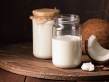 Com probiótico de verdade: como fazer iogurte sem lactose em casa com apenas 3 ingredientes