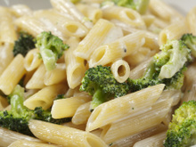 Macarrão com brócolis e requeijão: receita prática e deliciosa