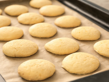Sem farinha e sem açúcar, mas com muito sabor: bolachas de limão perfeitas para o lanche